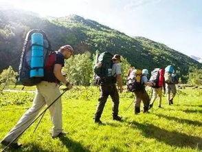 爬山吃瓜女孩图片搞笑,爬山吃瓜女孩的欢乐日常