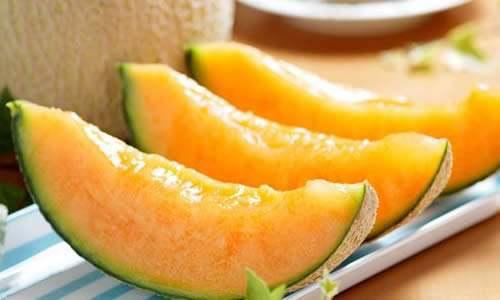 臭人吃哈密瓜好吗,揭秘臭人品尝哈密瓜的独特体验